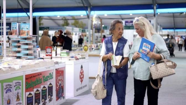 Baş tacı büyüklerimiz Kitap Fuarı'na konuk oldu