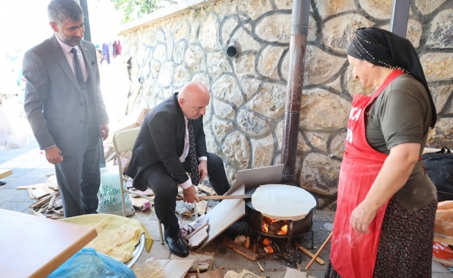 Başkan Bıyık, Cemevi'nde canlarla yufka pişirdi