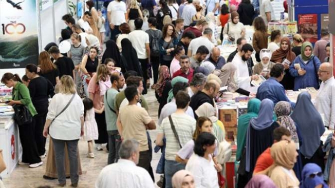 Kitap Fuarına ilgi salonlara sığmıyor